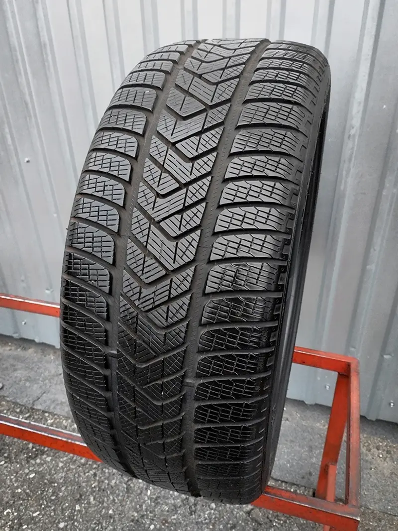 Б/у шина 255/45 R20 Pirelli Scorpion Winter