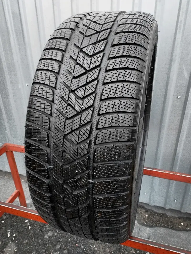 Б/у шина 255/45 R20 Pirelli Scorpion Winter