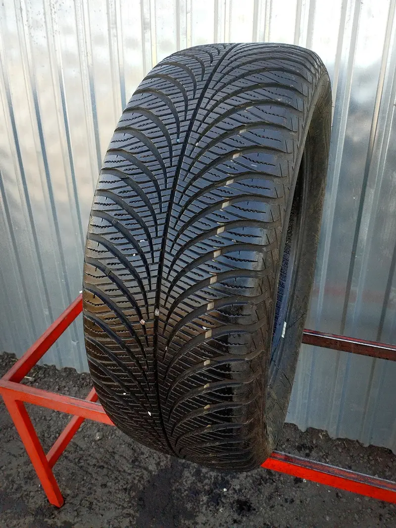 Б/у шина 255/55 R19 Goodyear Vector 4Seasons Gen-2