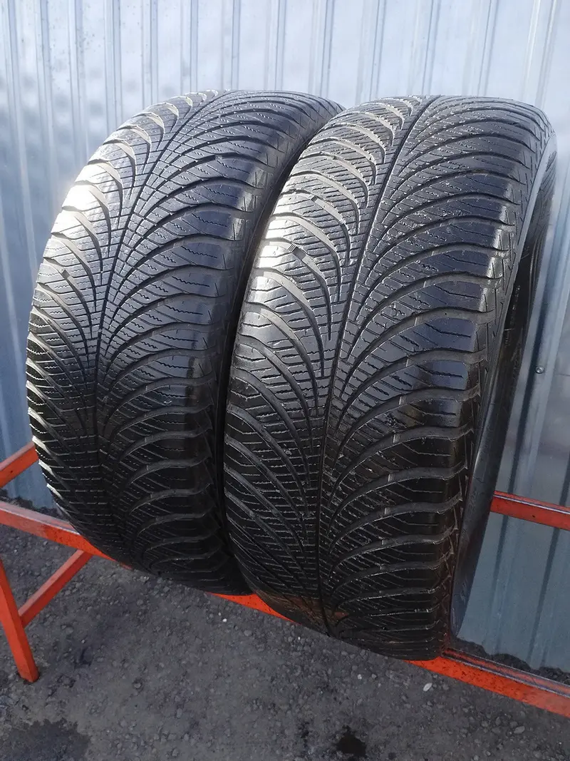 Пара б/у шин 255/55 R19 Goodyear Vector 4Seasons Gen-2