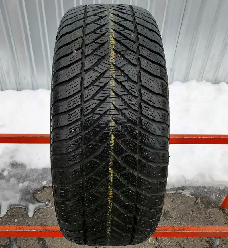 Б/у шина 255/60 R17 Goodyear Eagle Ultra Grip GW-3