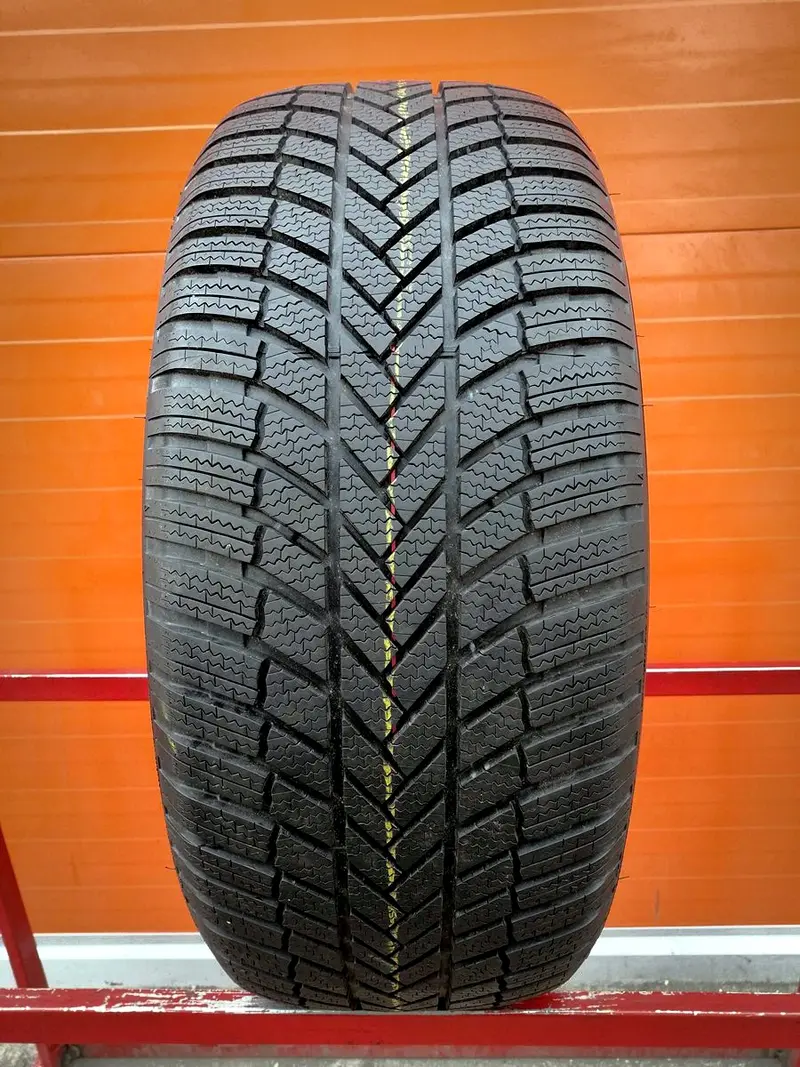 Б/у шина 255/60 R18 Bridgestone Blizzak LM-005, фото 1