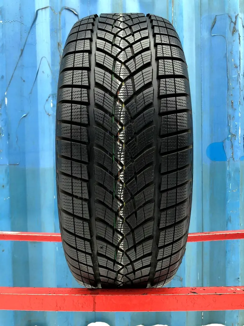 Б/у шина 255/60 R18 Goodyear Ultra Grip Perfomance GEN-1