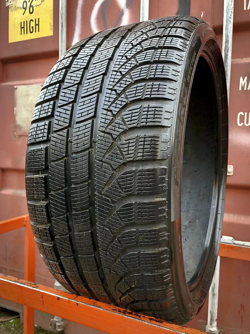 Б/у шина 265/30 R19 Pirelli P Zero Winter, фото 1