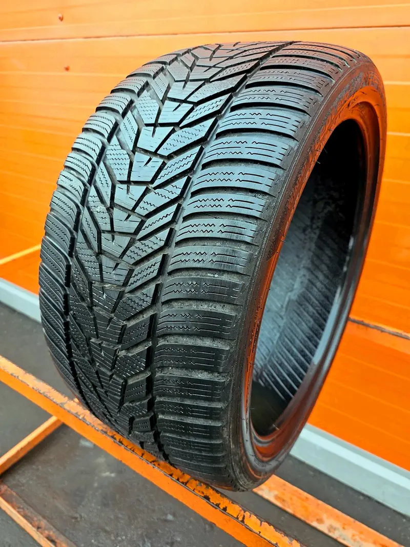 Б/у шина 265/35 R18 Hankook Winter I cept Evo3 W330