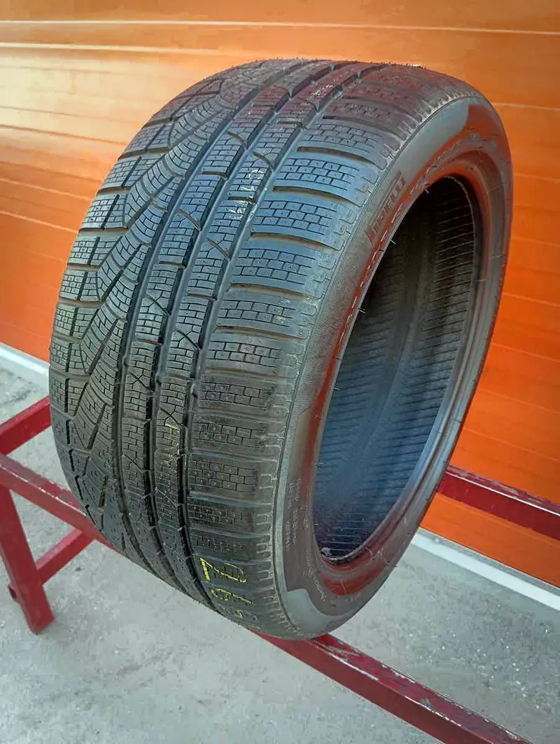 Новая шина 265/40 R18 Pirelli Winter 240 Sottozero 2, фото 1