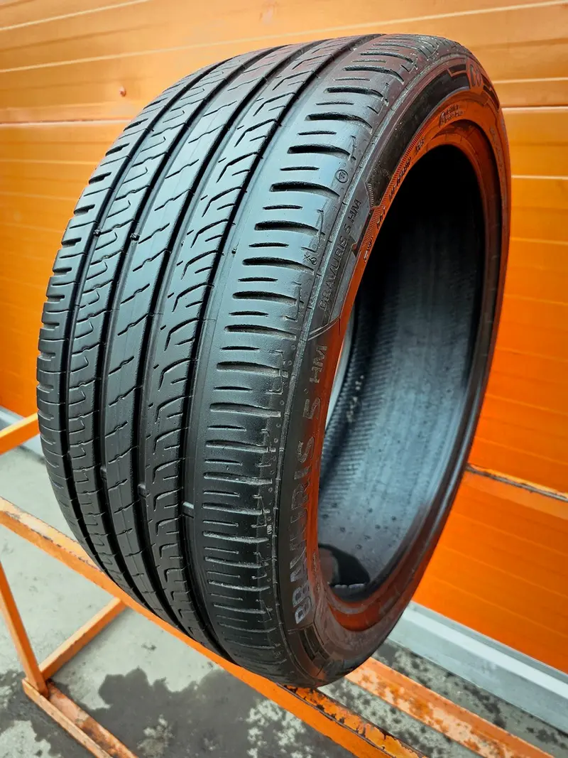Б/у шина 265/40 R21 Barum Bravuris 5HM