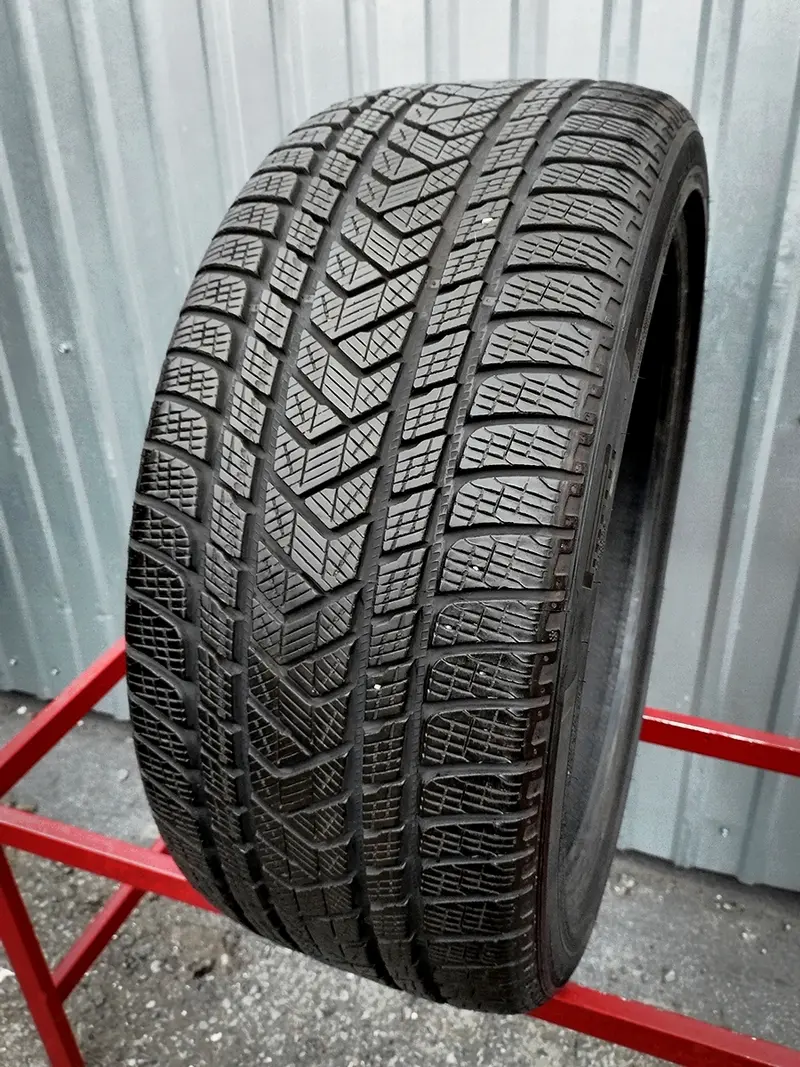 Б/у шина 265/40 R21 Pirelli Scorpion Winter