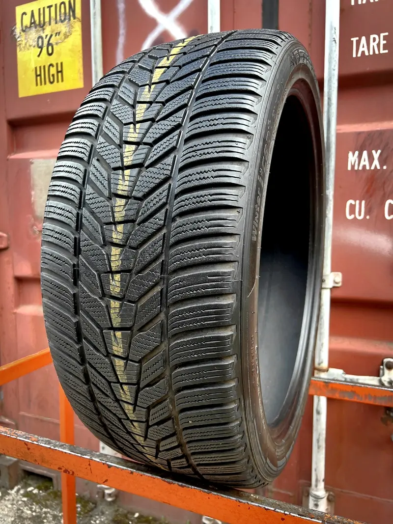 Б/у шина 265/40 R22 Hankook Winter I cept Evo3 X W330A, фото 1
