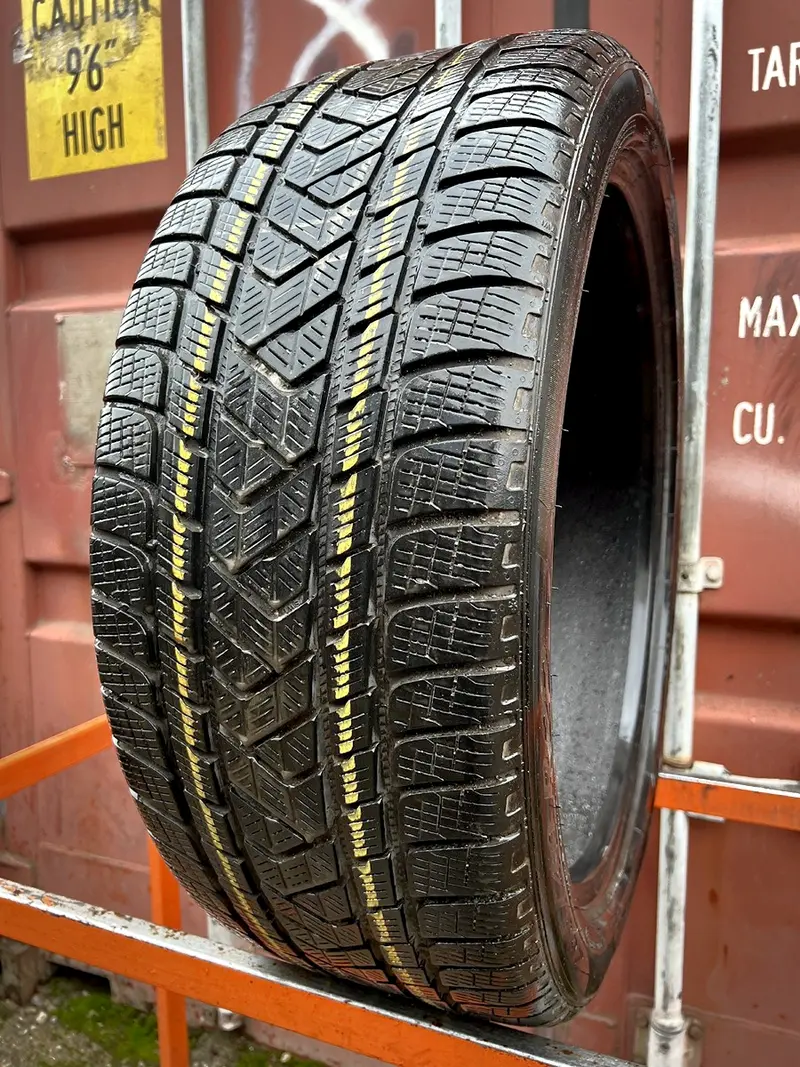 Б/у шина 265/40 R22 Pirelli Scorpion Winter