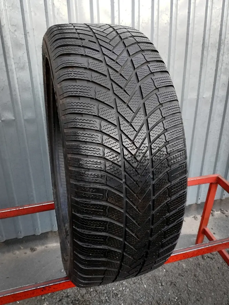 Б/у шина 265/45 R21 Bridgestone Blizzak LM-005
