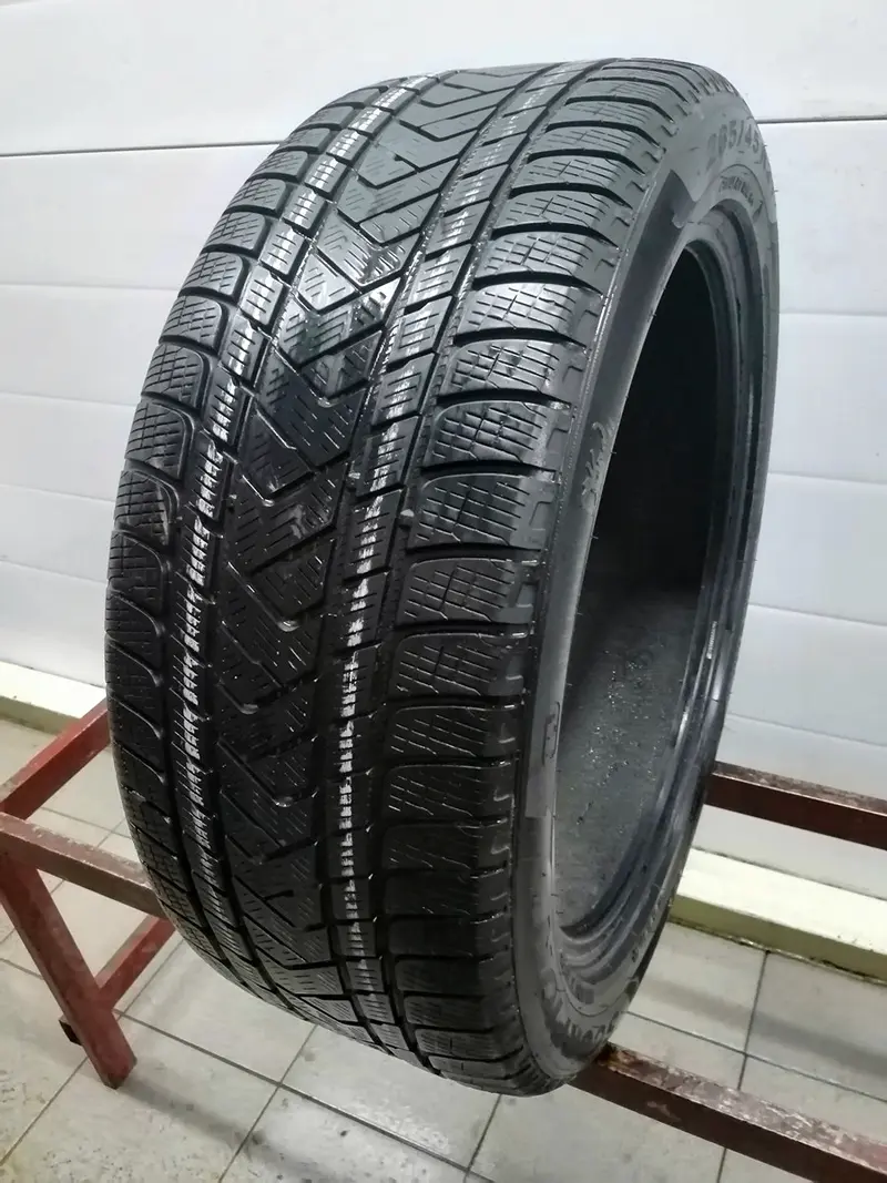 Б/у шина 265/45 R21 Pirelli Scorpion Winter