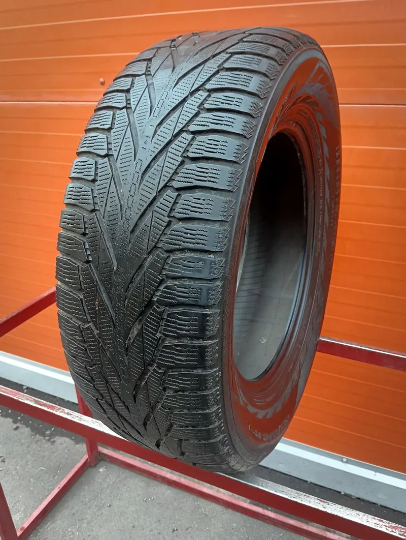 Б/у шина 265/60 R18 Nokian Hakkapeliitta R2 SUV