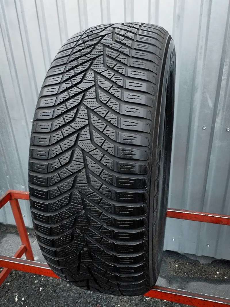 Б/у шина 265/60 R18 Yokohama BluEarth Winter V905