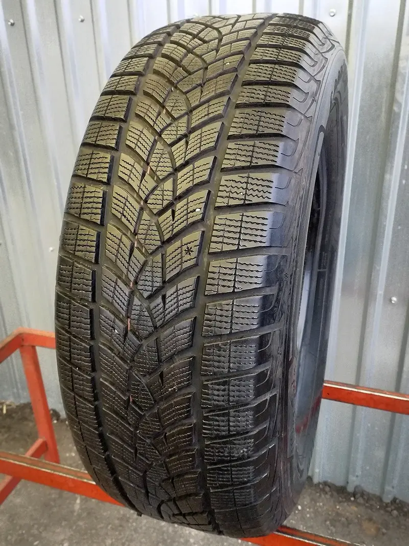 Б/у шина 265/65 R17 Goodyear Ultra Grip Performance + SUV