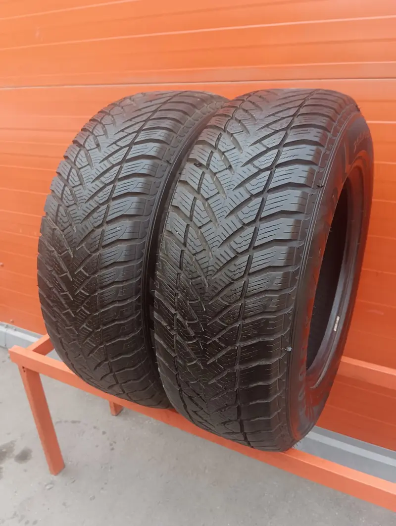 Пара б/у шин 265/65 R17 Goodyear Ultra Grip + SUV 4x4
