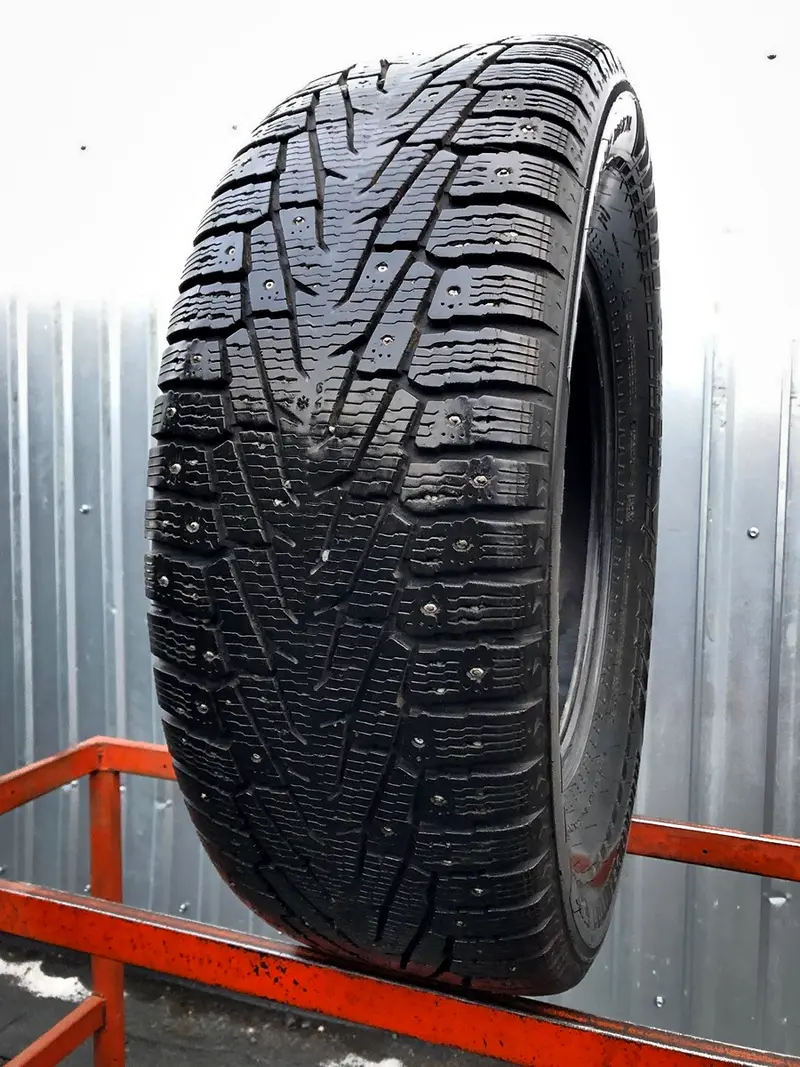Б/у шина 265/65 R17 Nokian Hakkapeliitta 7 SUV