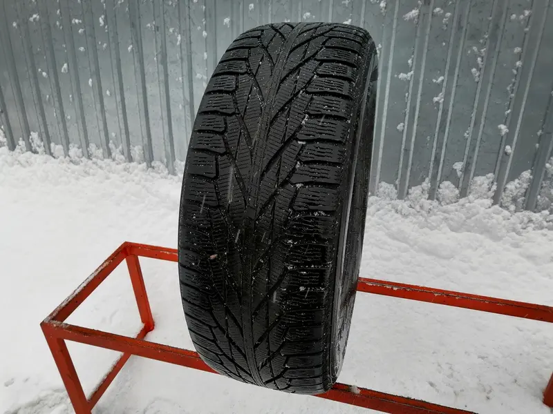 Б/у шина 265/65 R17 Nokian Hakkapeliitta R2 SUV