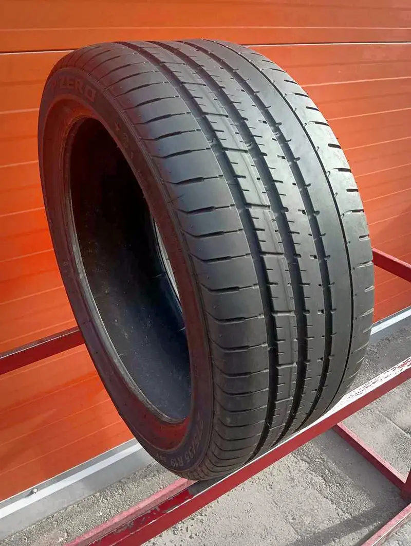 Б/у шина 275/35 R19 Pirelli P Zero Run Flat