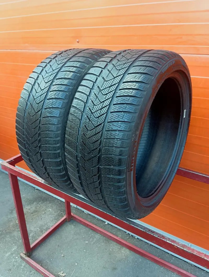 Пара б/у шин 275/35 R19 Pirelli Winter Sottozero 3 RunFlat