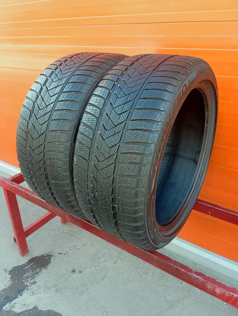 Пара б/у шин 275/35 R19 Pirelli Winter Sottozero 3 RunFlat