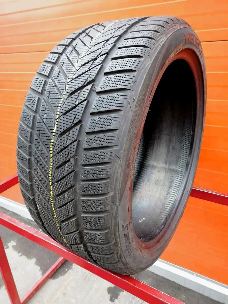 Б/у шина 275/35 R19 Vredestein Wintrac Xtreme S