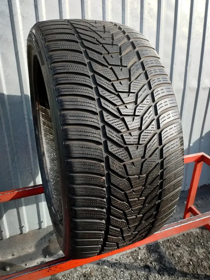 Б/у шина 275/35 R20 Hankook Winter I cept Evo3 W330