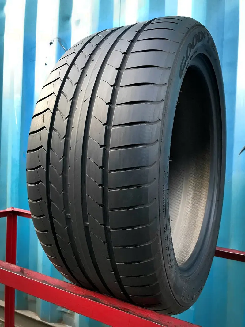 Б/у шина 275/40 R19 Goodyear EfficientGrip RunFlat MOE