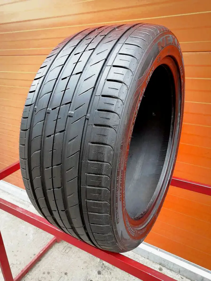Б/у шина 275/40 R19 Nexen Nfera SU1