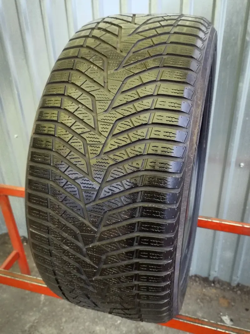 Б/у шина 275/40 R19 Yokohama W.drive V905