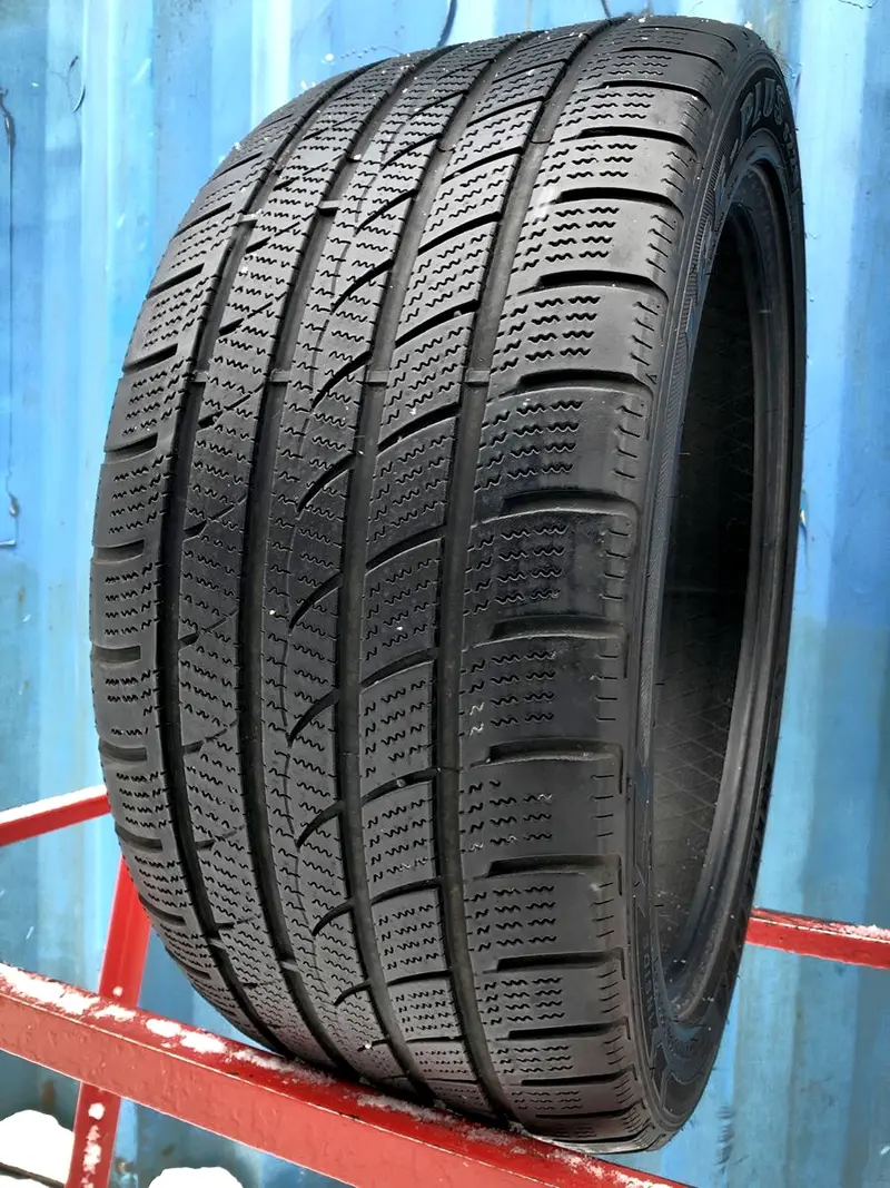 Б/у шина 275/40 R20 Minerva Ice-Plus S220