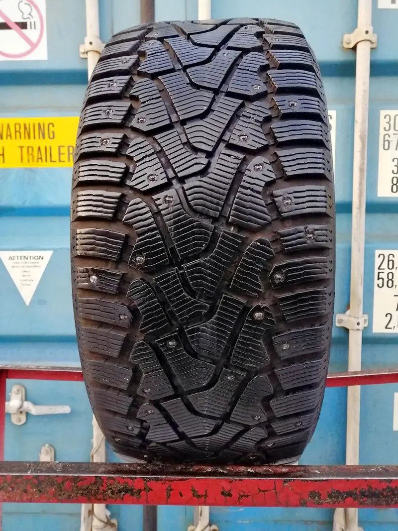Б/у шина 275/40 R20 Pirelli Ice Zero