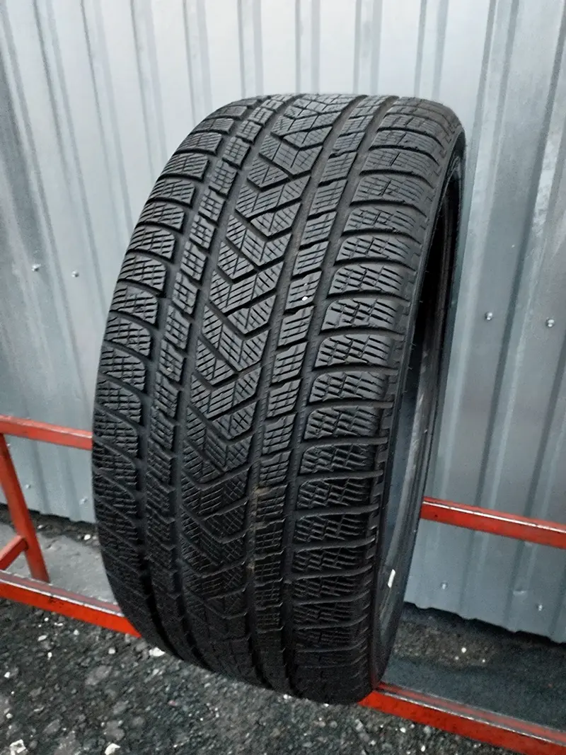 Б/у шина 275/40 R21 Pirelli Scorpion Winter