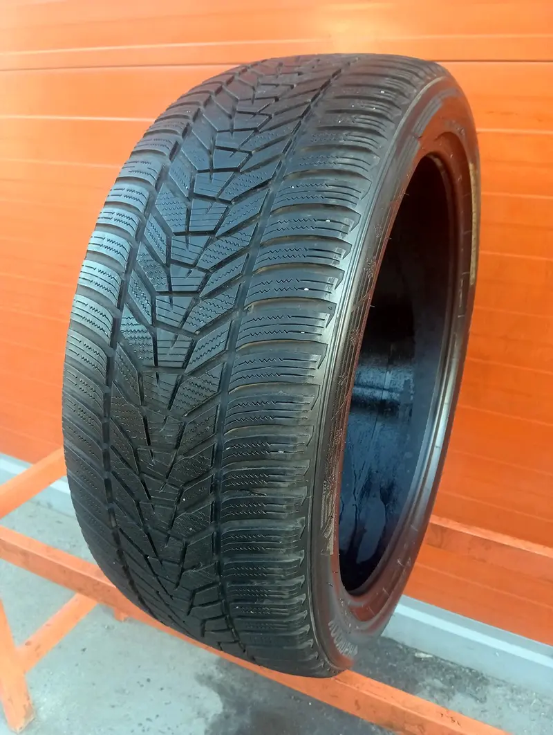 Б/у шина 275/40 R22 Hankook Winter I cept Evo3 W330