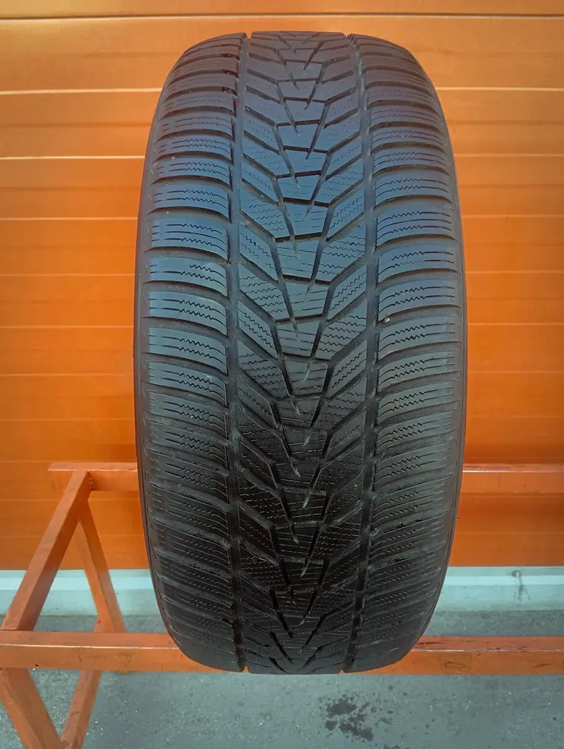 Б/у шина 275/40 R22 Hankook Winter I cept Evo3 W330
