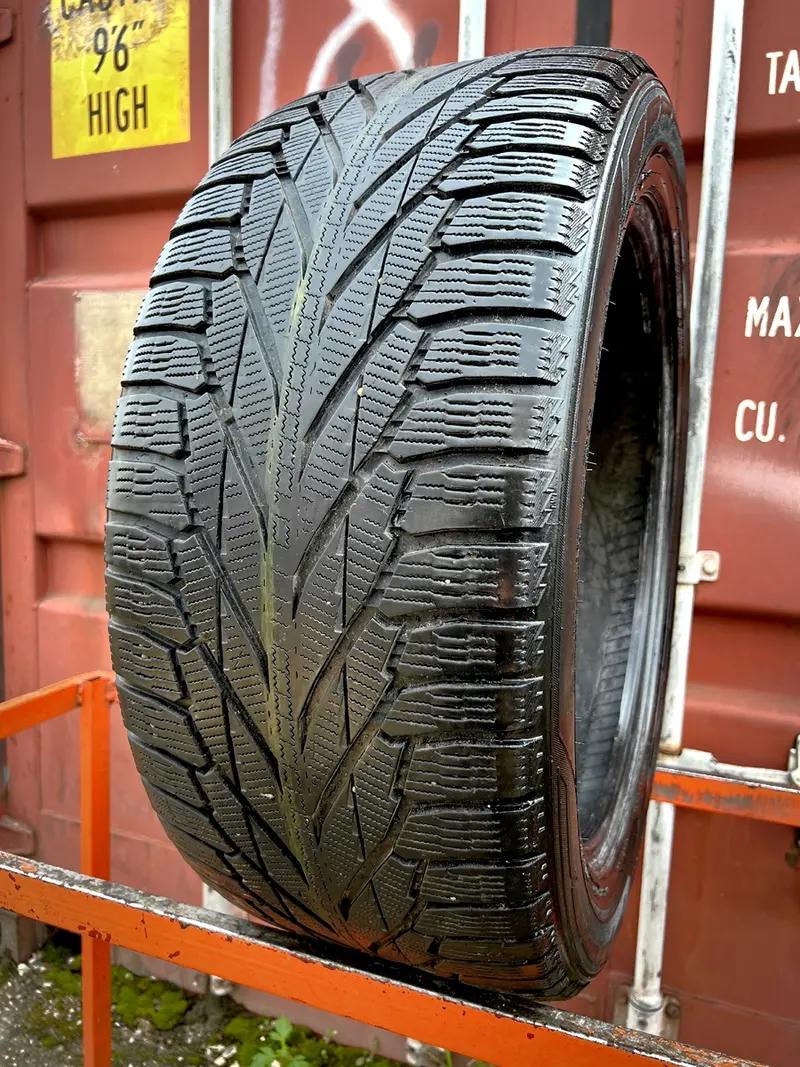 Б/у шина 275/45 R20 Nokian Hakkapeliitta R2 SUV, фото 1