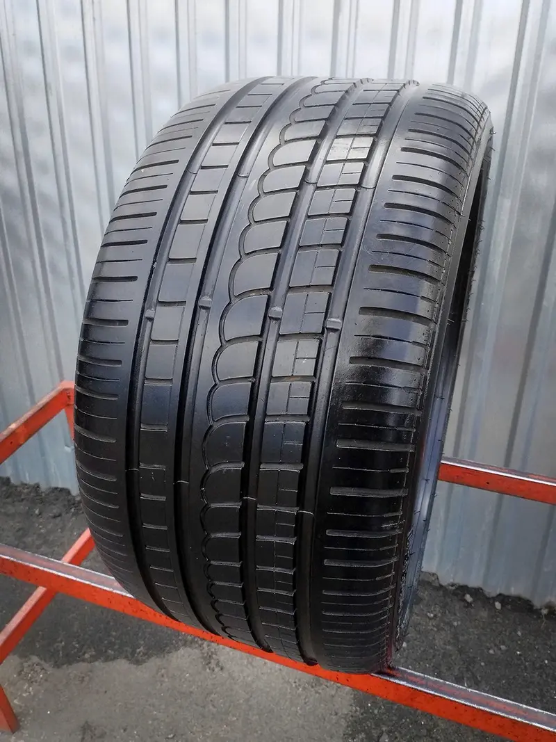 Б/у шина 285/30 R18 Pirelli P Zero Rosso, фото 1