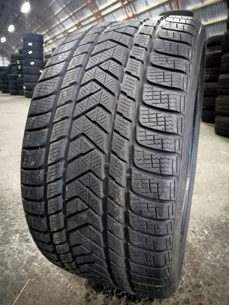 Б/у шина 285/30 R21 Pirelli Winter Sottozero 3