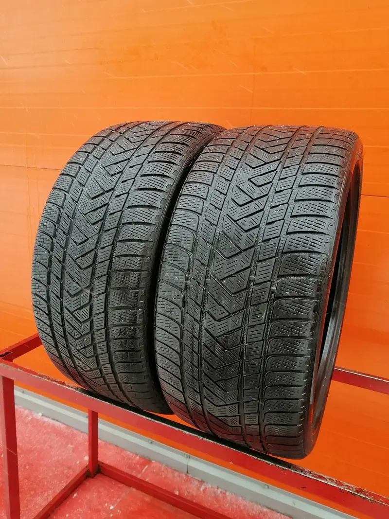 Пара б/у шин 285/35 R22 Pirelli Scorpion Winter