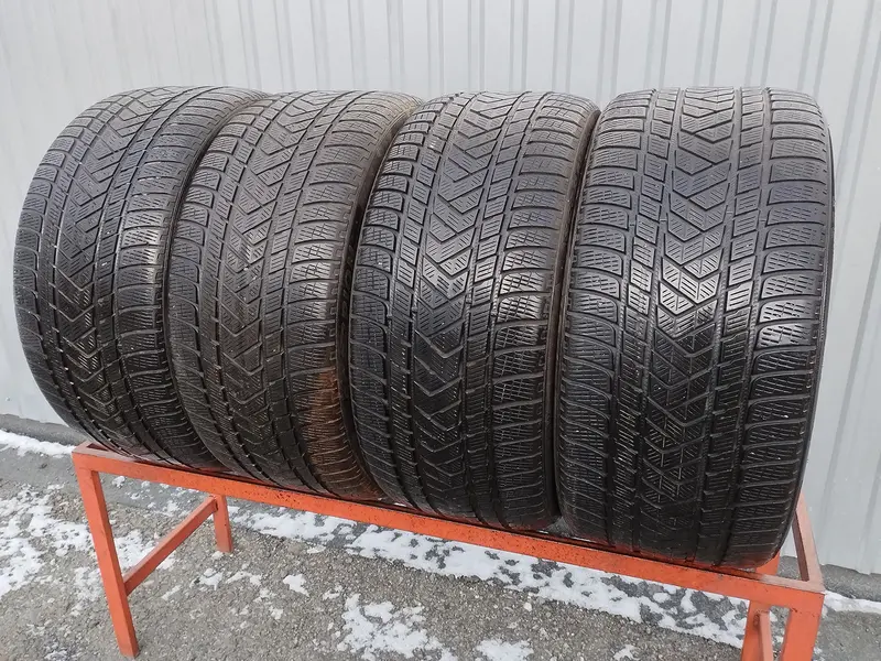 Комплект б/у шин 285/35 R22 Pirelli Scorpion Winter