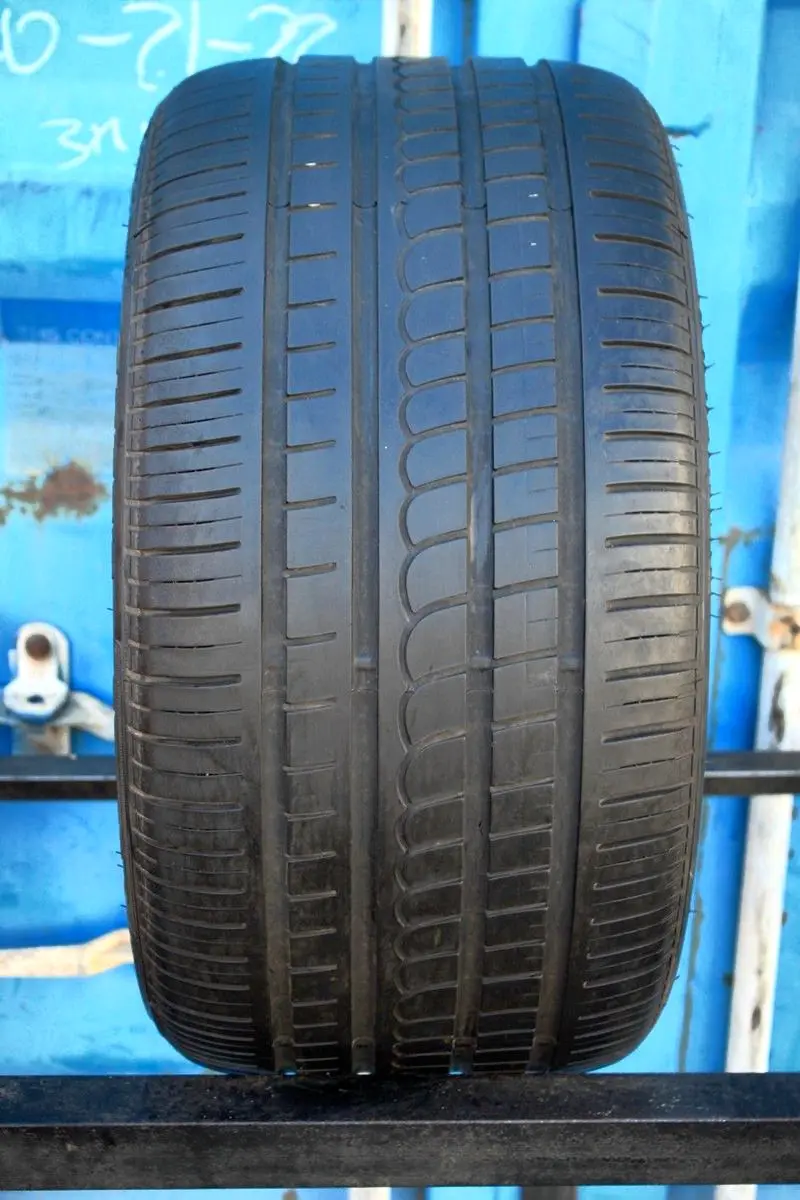 Б/у шина 285/40 R18 Pirelli P Zero Rosso