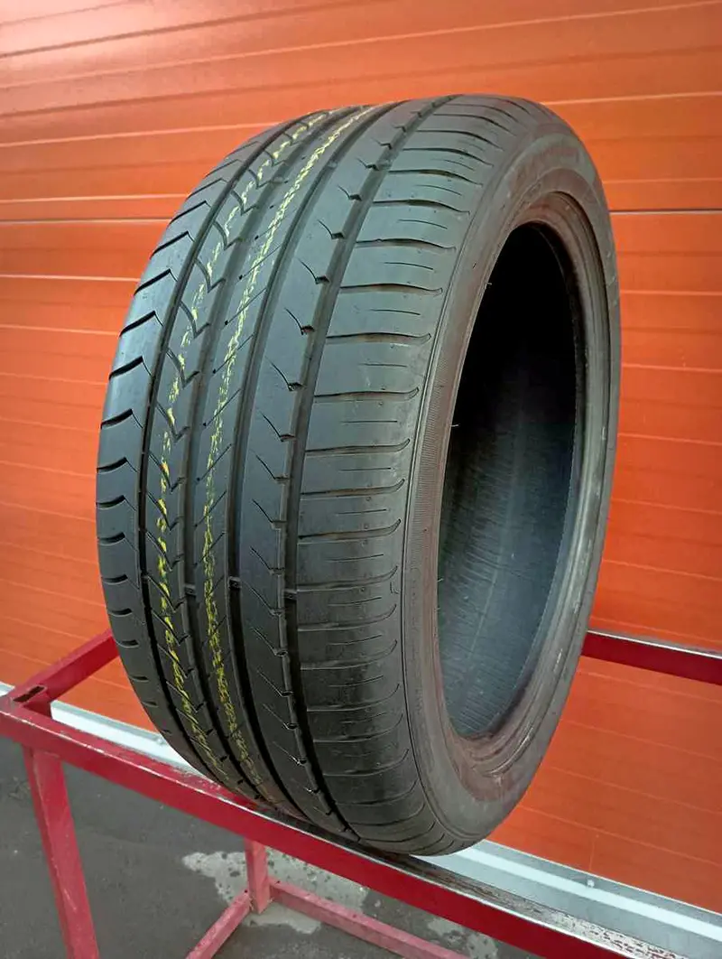 Б/у шина 285/40 R20 Goodyear EfficientGrip Run Flat