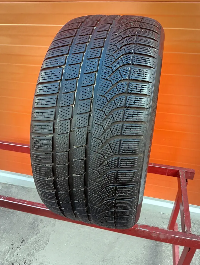 Б/у шина 285/40 R20 Pirelli P Zero Winter