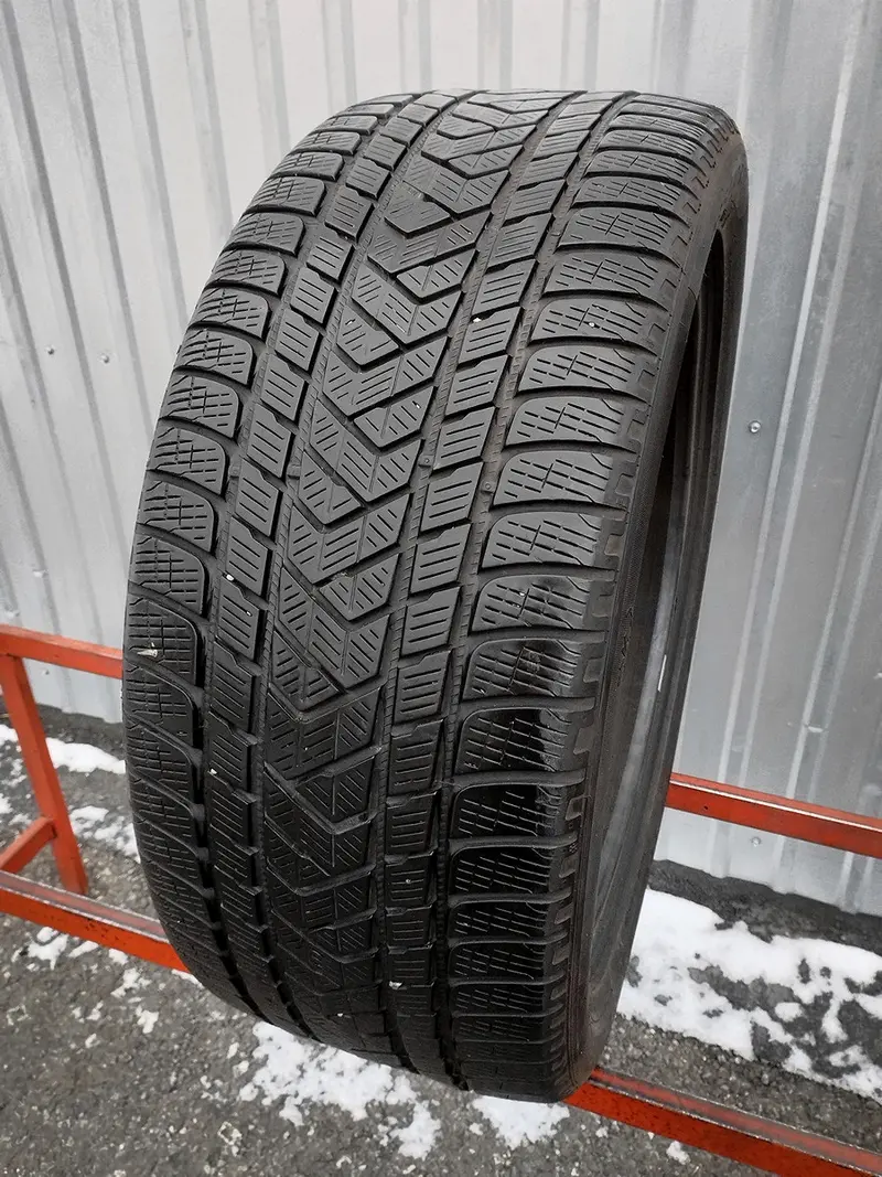 Б/у шина 285/40 R21 Pirelli Scorpion Winter