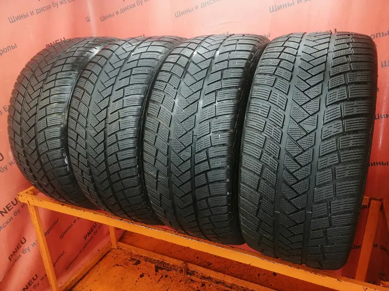 Комплект б/у шин 285/40 R21 Vredestein Wintrac Pro