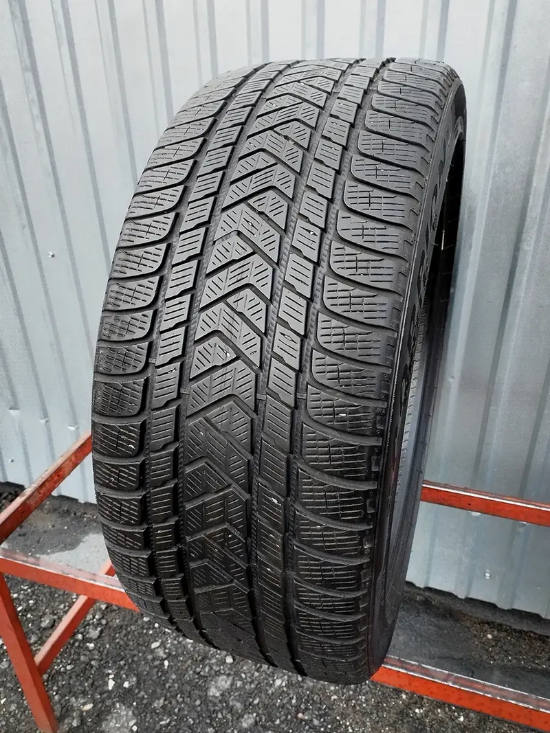 Б/у шина 285/40 R22 Pirelli Scorpion Winter