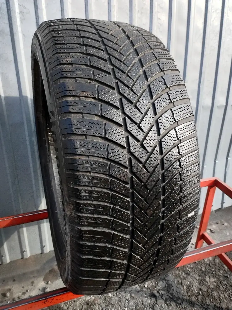 Б/у шина 285/45 R20 Bridgestone Blizzak LM-005