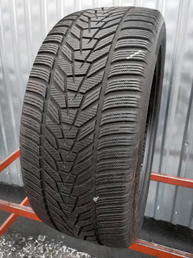 Б/у шина 285/45 R20 Hankook Winter I cept Evo3 W330