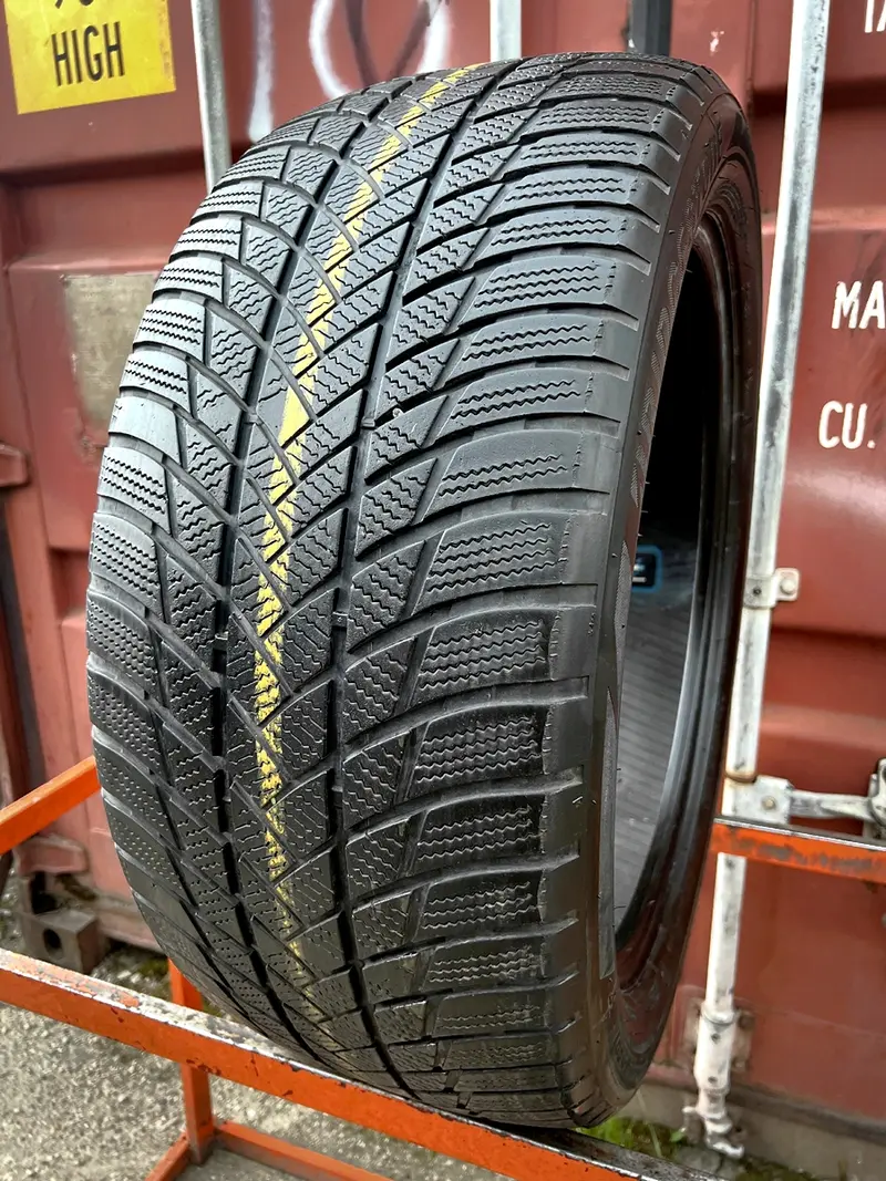 Б/у шина 285/45 R21 Bridgestone Blizzak LM-001 RunFlat