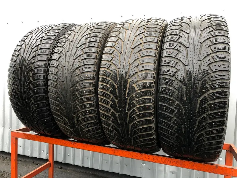 Комплект б/у шин 285/60 R18 Nokian Hakkapeliitta SUV 5